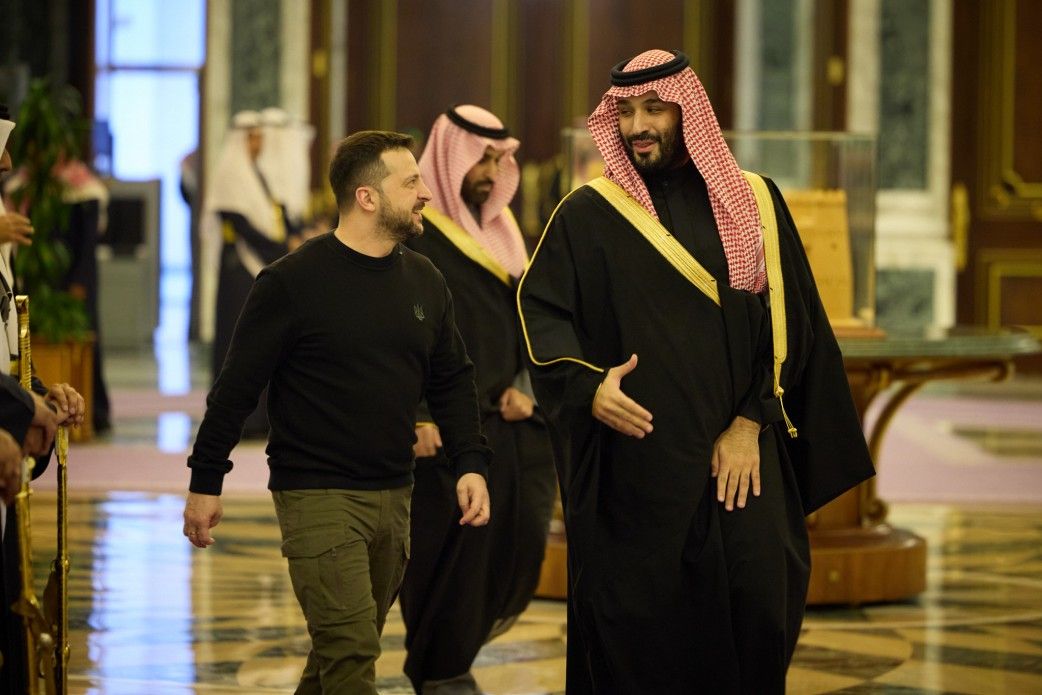 Ukraine Reports New Wave of Russian Attacks as Zelensky Plans Visit to Saudi Arabia for Peace Talks